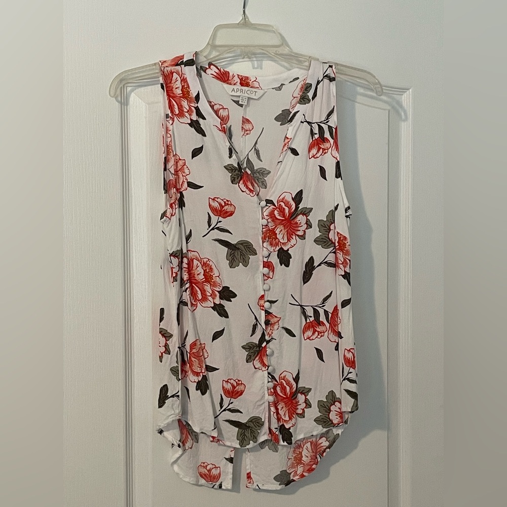 Lightweight floral sleeveless top. Apricot brand.
